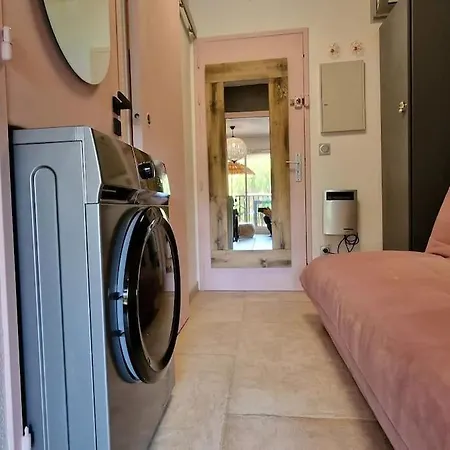 Beau Studio, Moderne, Au Calme Avec Piscine Et Parking Prive Dans Arboree Apartment Sanary-sur-Mer